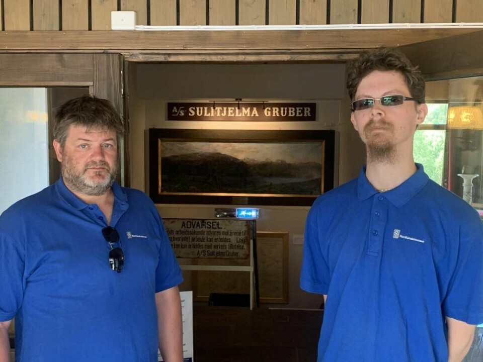 ÅPENT. John Gunnar Olsen og Tom Vegard Larsen kunne mandag ønske de første av sommerens besøkende til Sulitjelma gruvemuseum. ÅPENT. John Gunnar Olsen og Tom Vegard Larsen kunne mandag ønske de første av sommerens besøkende til Sulitjelma gruvemuseum. Foto: Foto: Espen Johansen