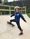 I SIGET. Stine-Marita Kristensen (6) fra barnehagen synes det er kult med skaterampe. Foto: Utlånt