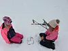 SAMARBEIDET. Her har Emma Elise Bordi Nordhei (8) og Malin Kamfjord (8) laget klokke sammen.