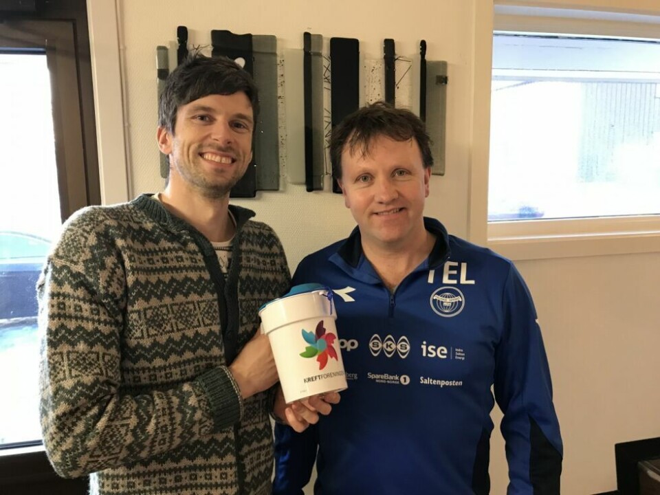 Geir Ringvold i Kreftforeningen måtte onsdag gi beskjed til Tom Erik Lund og Fauske/Sprint om at det ikke blir bøssebæring i forbindelse med årets Krafttak mot kreft, men at aksjonen blir heldigital. Bildet er tatt da det ble inngått et samarbeid mellom klubben og foreningen i 2018. Geir Ringvold i Kreftforeningen måtte onsdag gi beskjed til Tom Erik Lund og Fauske/Sprint om at det ikke blir bøssebæring i forbindelse med årets Krafttak mot kreft, men at aksjonen blir heldigital. Bildet er tatt da det ble inngått et samarbeid mellom klubben og foreningen i 2018. Foto: Espen Johansen