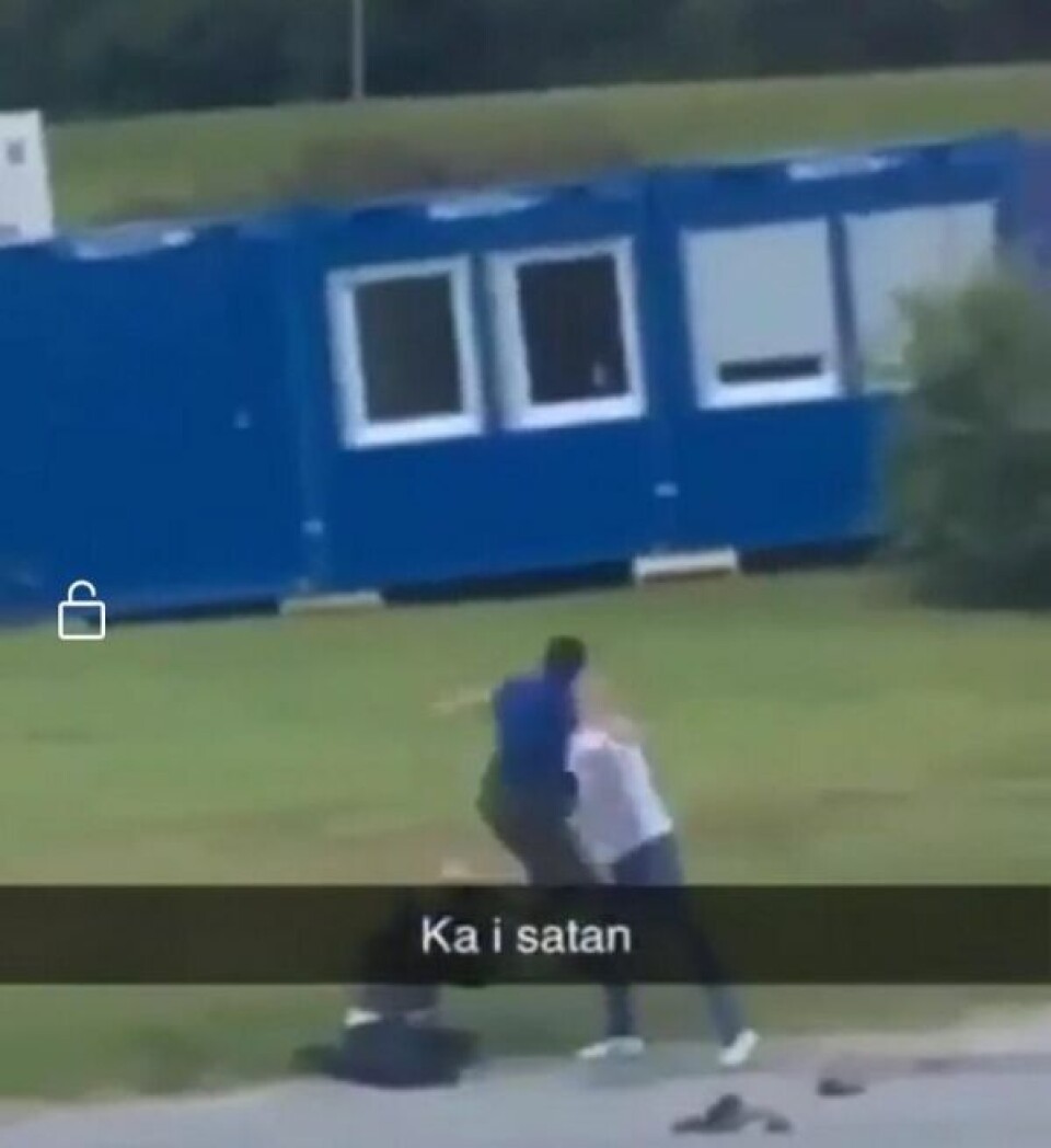 SLÅSS. Et bildene Saltenposten fikk tilsendt i etterkant av voldshendelsen. SLÅSS. Et bildene Saltenposten fikk tilsendt i etterkant av voldshendelsen. Foto: Ukjent