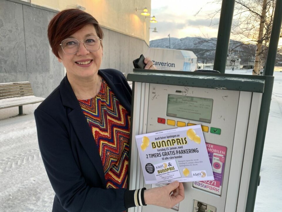 GRATIS PARKRING. Senterleder på Amfi, Ann Mari Zahl gir kundene til kjøpesenteret to timer gratis parkering torsdag, i forbindelse med åpningen av Bunnpris. GRATIS PARKRING. Senterleder på Amfi, Ann Mari Zahl gir kundene til kjøpesenteret to timer gratis parkering torsdag, i forbindelse med åpningen av Bunnpris. Foto: Frank Øvrewall