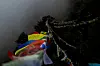 Bønneflagg som dette er vanlig i Nepal. Lokalbefolkningen er buddhister. Foto: Eirik Schøning
