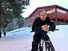SOMMER SOM VINTER. Det er lite bilkjøring på Bjørn Steinar, han sykler stort sett uansett hvor han skal, gjennom hele året. Foto: Helge Simonsen