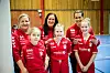 MOR OG DATTER. På Finneid IL sitt lag for jenter ti år har hele tre av spillerne sine mødre med som trenere. Fra venstre: Hege-Kathrin og Jenie Henriksen, Lena og Thea Wangen, Siri Amundsen og Andrea Winther. Foto: Tarjei Abelsen