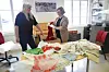 GOD RESPONS. Avdelingsleder Tove Mette Mæland (t.v.) og konservator Ida Beate Otterlei har tatt imot og registrert mange klær etter at de gikk ut og ønsket seg nyere plagg til museets klessamling. Alle foto: Eva S. Winther