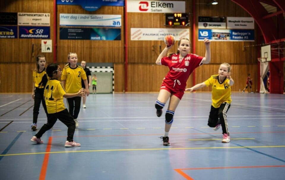 I FARTA. Thea Wangen i ferd med å løsne et skudd mot mål i kampen mot Rognan IL. I FARTA. Thea Wangen i ferd med å løsne et skudd mot mål i kampen mot Rognan IL. Foto: Tarjei Abelsen