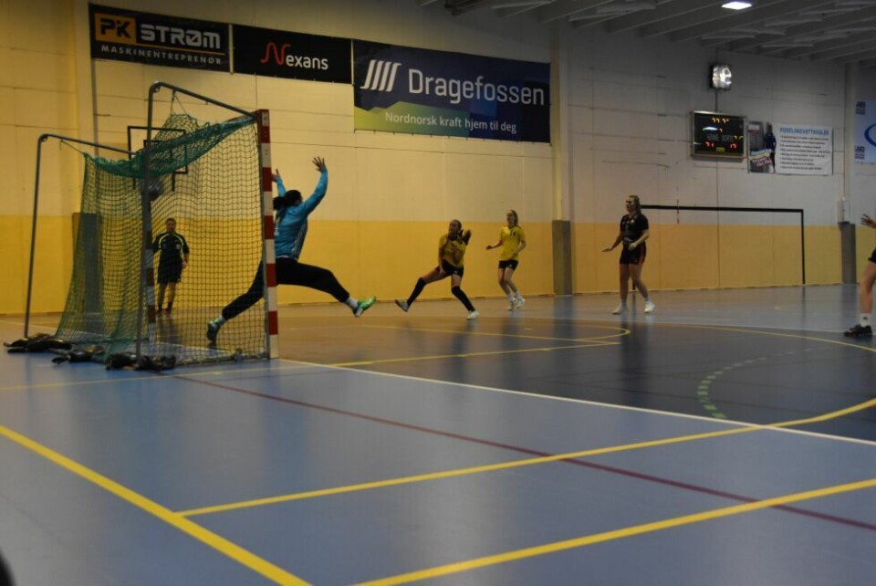 Bildeserie fra kamp 8. februar mellom Rognan/ VIL og NOR HK