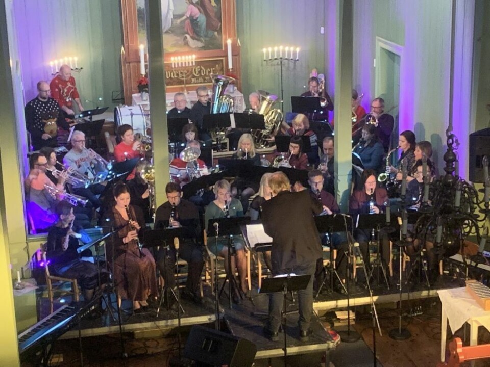 SMK under ledelse av Ketil Hugaas leverte en flott førjulskonsert tirsdag kveld. Her i avslutningsnummeret Nordnorsk julesalme. SMK under ledelse av Ketil Hugaas leverte en flott førjulskonsert tirsdag kveld. Her i avslutningsnummeret Nordnorsk julesalme. Foto: Espen Johansen
