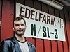 UNG SJEF. Roger Øksheim måtte overta den daglige drifta av Edelfarm allerede i midten av 20-årene, da faren ble alvorlig syk og døde. Siden den gang har han ledet firmaet inn i en svært lønnsom framtiden, i 2018 fikk selskapet 73 millioner kroner i overskudd før skatt. Foto: Eva S. Winther