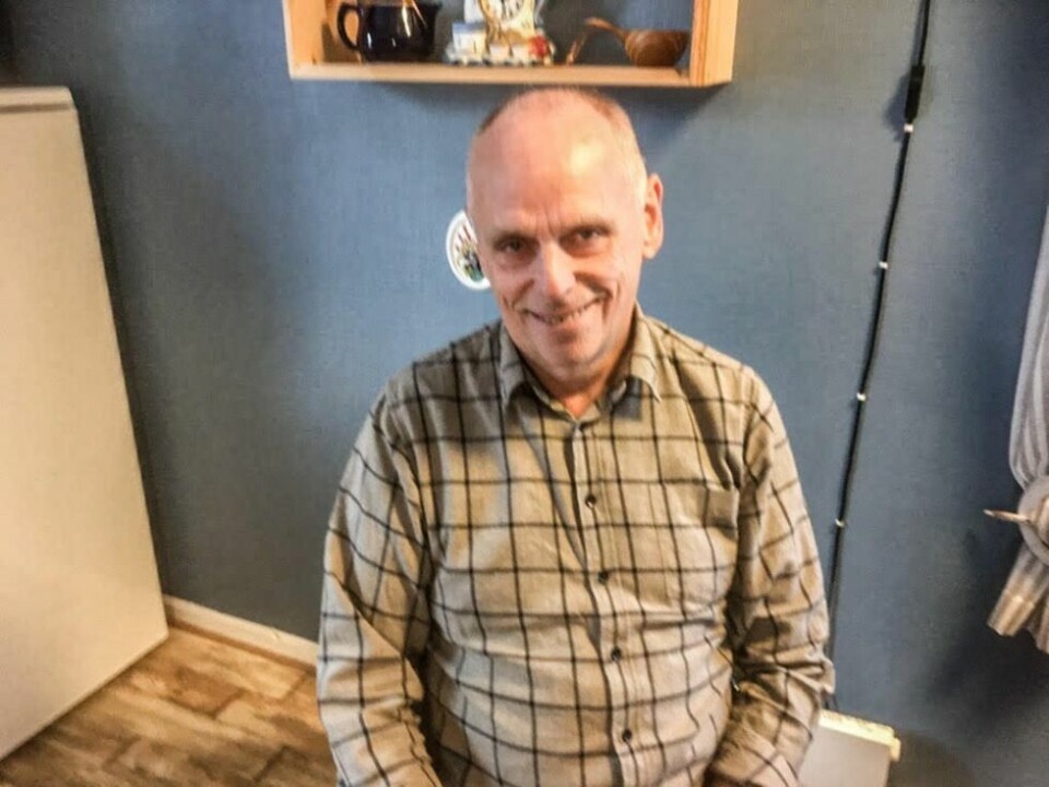 ARBEIDSLYST. Knut Arild Solvoll har jobbet som kranfører i store deler av sitt liv. Han kunne pensjonert seg allerede i 2015, men har nå funnet ut at han vil jobbe så lenge det er jobb å få.TRIVES. Christoffer Andersen (bakerst) trives godt på sin nye arbeidsplass Salmobreed, og ser for seg en framtid i Sørfold. Her sammen med kollega Viktoria Pettersen og Jónas Jónasson. ARBEIDSLYST. Knut Arild Solvoll har jobbet som kranfører i store deler av sitt liv. Han kunne pensjonert seg allerede i 2015, men har nå funnet ut at han vil jobbe så lenge det er jobb å få.