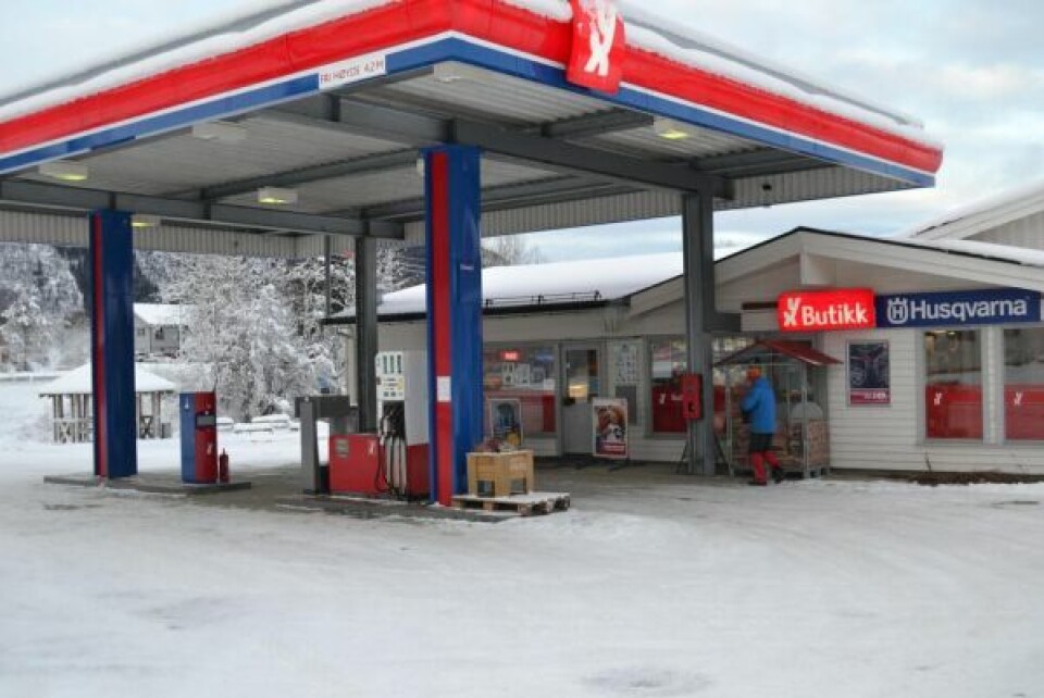 FEIL DIESEL. YX i Misvær solgte i forrige uke diesel inneholdende for mye sommerdiesel med det resultat at samtlige traktorer som fylte nekter å starte. FEIL DIESEL. YX i Misvær solgte i forrige uke diesel inneholdende for mye sommerdiesel med det resultat at samtlige traktorer som fylte nekter å starte. Foto: Ole Kristian Andreassen