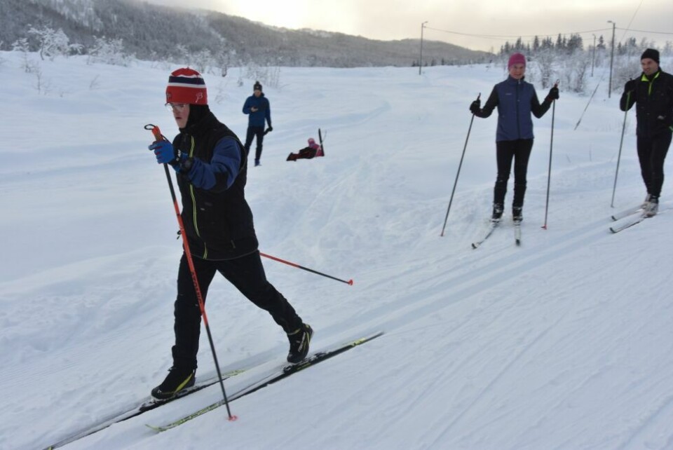Andreas, Lena og Ronny Høyvang la søndagsturen til Valnesfjord. Andreas, Lena og Ronny Høyvang la søndagsturen til Valnesfjord. Foto: Sylvia Bredal