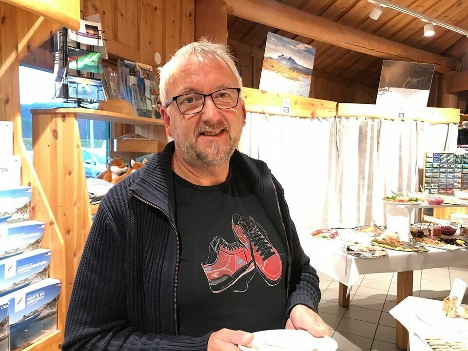 LANGVEISFRA. Frode Dalsvåg har tatt turen helt fra Trondheim for å smake på nordnorsk tradisjonsmat på Nordneskroa i Saltdal i helga. LANGVEISFRA. Frode Dalsvåg har tatt turen helt fra Trondheim for å smake på nordnorsk tradisjonsmat på Nordneskroa i Saltdal i helga. Foto: Maria Edvardsen