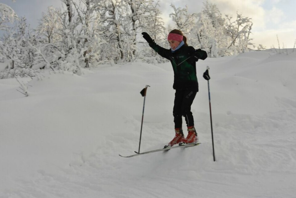 HOPP. Etter en runde i løypa er det moro å renne litt på hopp også. HOPP. Etter en runde i løypa er det moro å renne litt på hopp også.