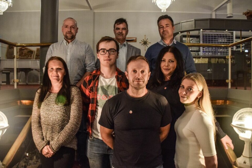 SAMLET. Frp i Saltdal samlet på Rognan hotell. Partiet er tålelig fornøyd med resultatet etter forhåndsstemmene. - Vi gjør det bedre enn Frp i Nordland og i Bodø og Fauske, det må vi være fornøyd med, sier Paal Robert Haagensen. SAMLET. Frp i Saltdal samlet på Rognan hotell. Partiet er tålelig fornøyd med resultatet etter forhåndsstemmene. - Vi gjør det bedre enn Frp i Nordland og i Bodø og Fauske, det må vi være fornøyd med, sier Paal Robert Haagensen. Foto: Tarjei Abelsen