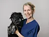 Veterinær Sasja Rygg og Pippi. Foto: AniCura