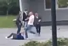 GROV VOLD. Den siktede mannen tar her rennfart og sparker den fornærmede i hodet mens han lå nede på asfalten. I bakgrunn ser du en venn av siktede, som tilsynelatende prøver å roe ned situasjonen, før den bare eskalerer til det verre. Foto: Tipser