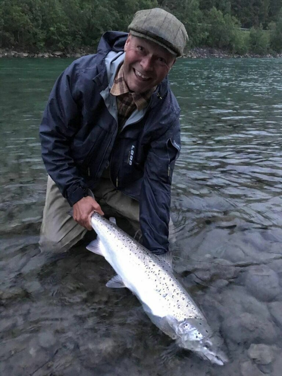 FISKELYKKE. Robert Brodersen var en av de heldige som fikk laks under åpningsdøgnet i Saltdalselva. Denne laksen på fem kilo ble tatt i Lillealmenningen på flue. Foto fra laksebørsen FISKELYKKE. Robert Brodersen var en av de heldige som fikk laks under åpningsdøgnet i Saltdalselva. Denne laksen på fem kilo ble tatt i Lillealmenningen på flue. Foto fra laksebørsen