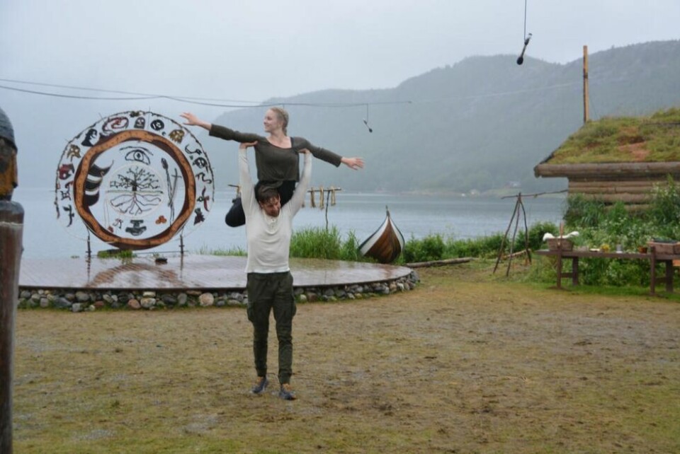 FINT. Vakker dans av Ingvild Krokstad og Henrik Lamark. FINT. Vakker dans av Ingvild Krokstad og Henrik Lamark. Foto: Ole Kristian Andreassen