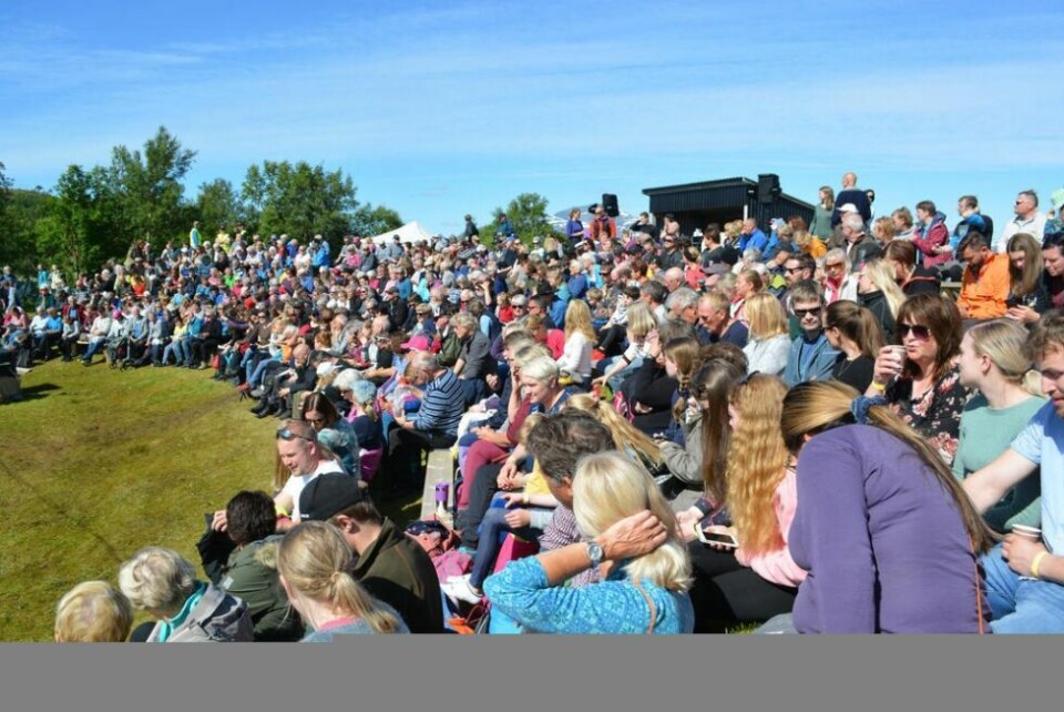 FOLKSOMT. Mye folk så siste oppsetning av Ragnhilds drøm, og da slo været også til i Misvær. FOLKSOMT. Mye folk så siste oppsetning av Ragnhilds drøm, og da slo været også til i Misvær. Foto: Ole Kristian Andreassen