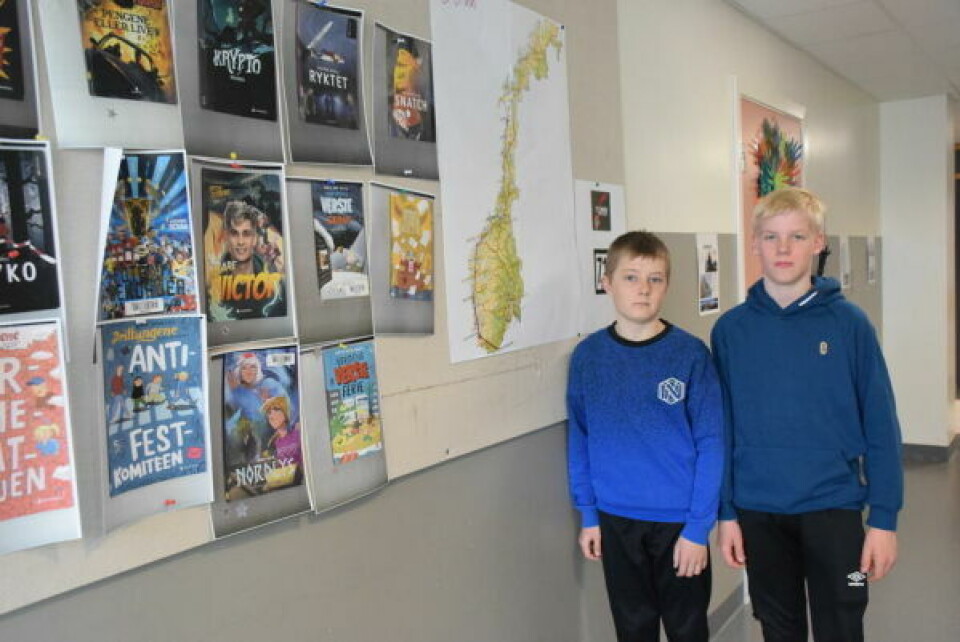 LESER MER. Fra venstre Mathias Holien (11) og Sondre Simonsen (12) i 6. klasse har begynt å lese mer under prosjektet på skolen. LESER MER. Fra venstre Mathias Holien (11) og Sondre Simonsen (12) i 6. klasse har begynt å lese mer under prosjektet på skolen.