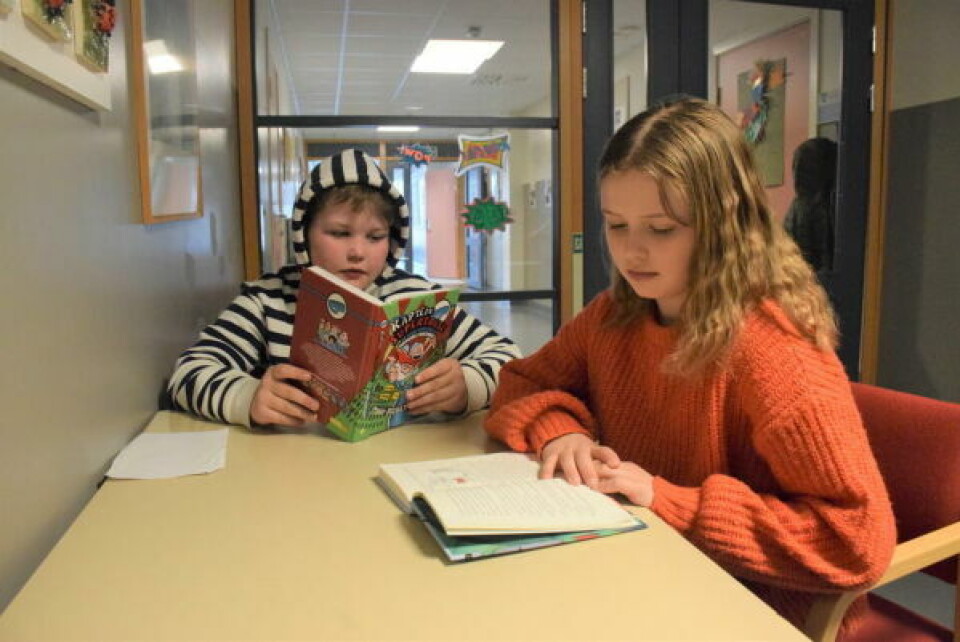 LIKTE Å LESE. Nathaniel Greger (10) og Malin Kamfjord (11) er gjerne med på flere leseaksjoner. LIKTE Å LESE. Nathaniel Greger (10) og Malin Kamfjord (11) er gjerne med på flere leseaksjoner.