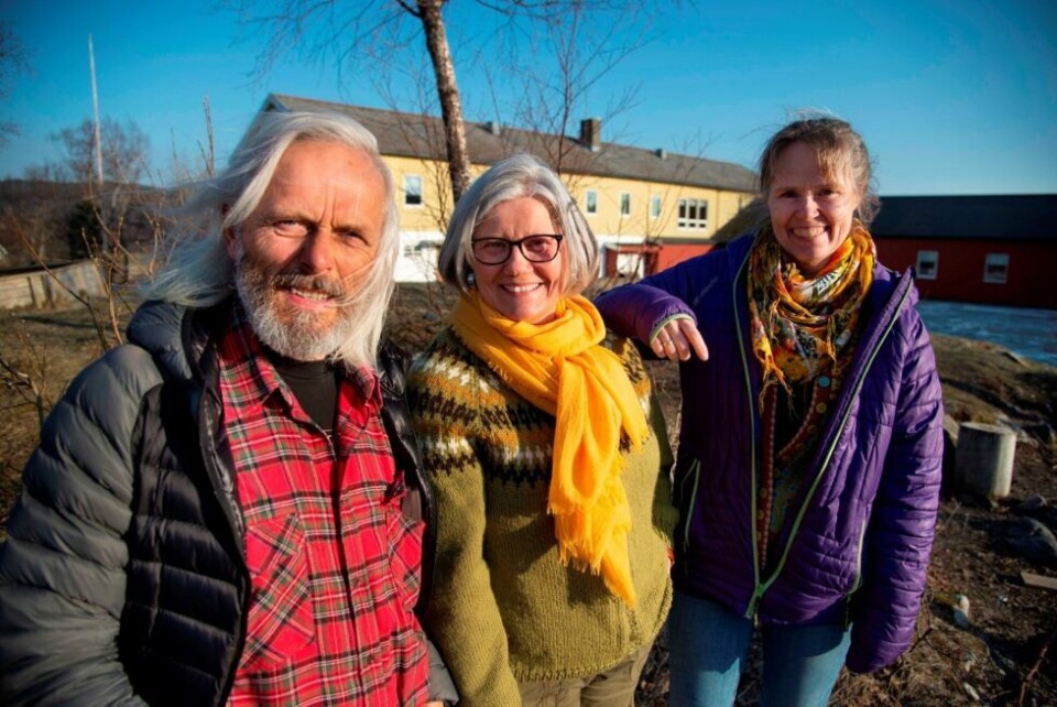 VEIEN VIDERE. - Kloke valg for skolehaugen kan stimulere Valnesfjord på kraftfullt vis. Hva som er klokt skal vi finne ut i fellesskap, sier fra venstre; Geir Lærum, Hanne Løkås Veigård og Nansy Schulzki, og inviterer til workshop i Fellesheimen 22. mai. VEIEN VIDERE. - Kloke valg for skolehaugen kan stimulere Valnesfjord på kraftfullt vis. Hva som er klokt skal vi finne ut i fellesskap, sier fra venstre; Geir Lærum, Hanne Løkås Veigård og Nansy Schulzki, og inviterer til workshop i Fellesheimen 22. mai. Foto: Erik Veigård
