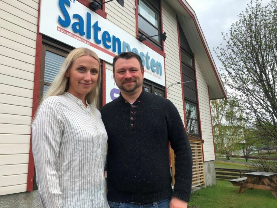 NYE FJES. Linn Braseth-Gulliksen og Kay-Espen Pettersen er to nye fjes i Saltenposten. Braseth-Gulliksen er ansatt som journalist i redaksjonen, mens Pettersen er ny markedskonsulent i avisa. NYE FJES. Linn Braseth-Gulliksen og Kay-Espen Pettersen er to nye fjes i Saltenposten. Braseth-Gulliksen er ansatt som journalist i redaksjonen, mens Pettersen er ny markedskonsulent i avisa. Foto: Helge Simonsen