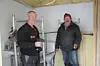 SNART KLART. Roald Larsen (t.v.) og Torbjørn Johansen gjør sitt til at servicebygget skal bli ferdig, og arbeider med godt humør.