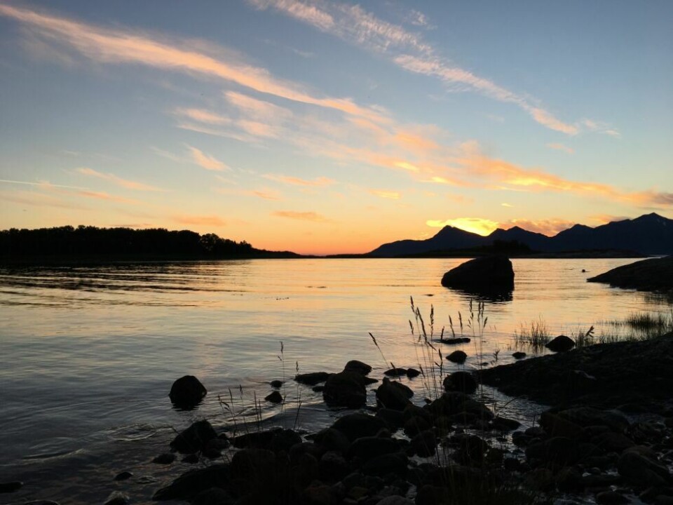 Dette bildet ble tatt en sommernatt på Kjerringøy. Å se på bildet vil aldri gjenskape selve opplevelsen ved å være til stede. Dette bildet ble tatt en sommernatt på Kjerringøy. Å se på bildet vil aldri gjenskape selve opplevelsen ved å være til stede. Foto: Eva S. Winther
