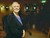 REAGERER. Hanna Svemo måtte søke rundt ti ganger om å få omsorgsbolig. Det til tross for at seks av naboleilighetene i Helsetunet borettslag står tomme.