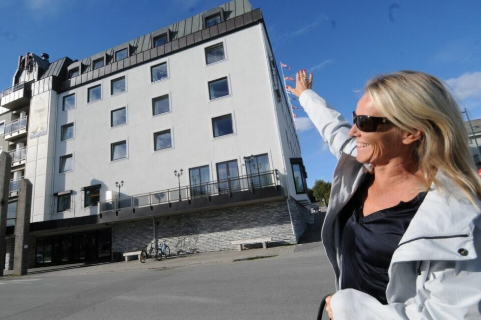 BYUTVIKLING. Arkitekt Ingebjørg Skaare her utenfor Fauske Hotell skal snakke om Fauskes byrom i en sammenheng. BYUTVIKLING. Arkitekt Ingebjørg Skaare her utenfor Fauske Hotell skal snakke om Fauskes byrom i en sammenheng.Foto: Arild Bjørnbakk