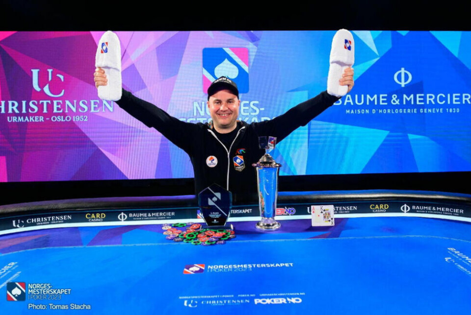 VINNER. Norgesmesterskapet i poker 2023 blir arrangert 23. mars til 2. april på Card Casino i Bratislava, Slovakia. Her kan Øyvind Larsen feire at han vant sin 4. NM-tittel. VINNER. Norgesmesterskapet i poker 2023 blir arrangert 23. mars til 2. april på Card Casino i Bratislava, Slovakia. Her kan Øyvind Larsen feire at han vant sin 4. NM-tittel. Foto: Tomas Stacha