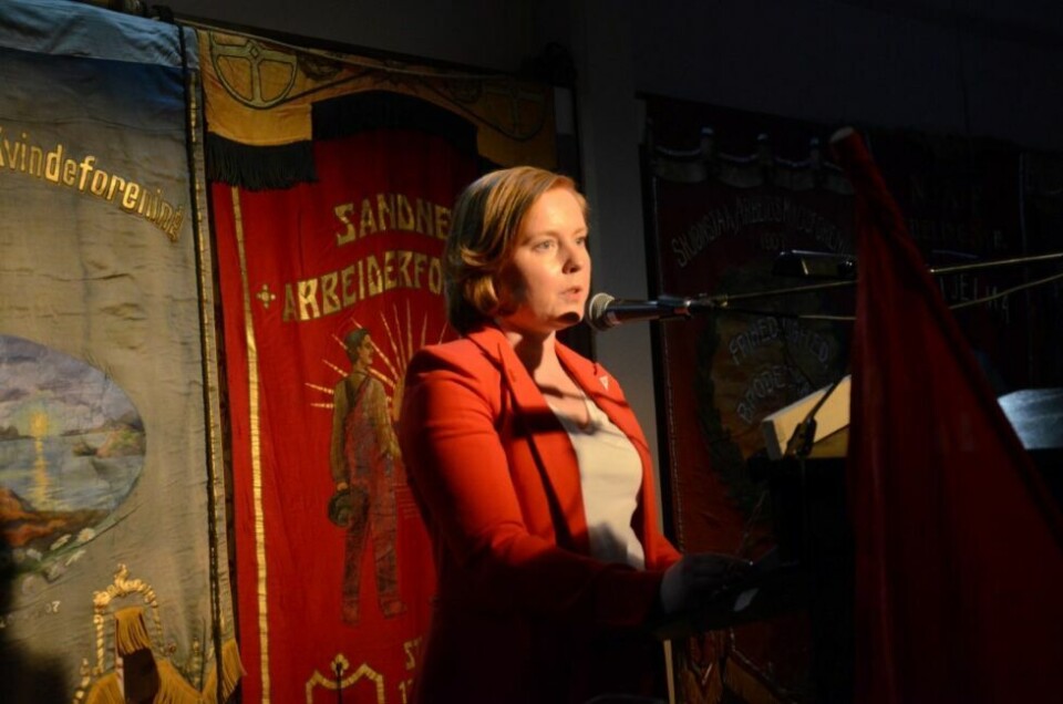 VIKTIG. Appellant Åshild Pettersen (SV) mener det fortsatt er betydelige utfordringer, og at fagbevegelsen fortsatt har en viktig rolle å spille.HÅPEFULL. - Som ung er jeg både bekymret og håpefull, sa Ravn Olsen Jondahl fra Fauske ungdomsråd i sin appell 1. mai.SMEKKFULLT. Samfunnshuset i Sulitjelma var fylt til randen gjennom hele 1.mai. VIKTIG. Appellant Åshild Pettersen (SV) mener det fortsatt er betydelige utfordringer, og at fagbevegelsen fortsatt har en viktig rolle å spille.