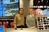 SOLBRILLER. Fra høyre, butikksjef Line Renate Magnussen (25) og butikkmedarbeider Matilde Sharm (17) får solgt en god del solbriller i påsken. Foto: Nika Nielsen