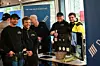 FLEST PÅ STAND. Johan Martinsen (22), Henrik Olsen (19), Jonathan Ludviksen (19) og Eivind Stranda (19) møtte opp mannsterke på Saltdal VGS. De var fem fra Dragefossen og to fra søsterselskapet Peder Brenne som stilte på stand i anledning karrieredagen. Foto: Sindre Ender