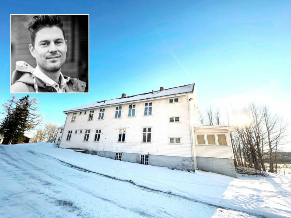 ÅPNER SNART. Are Skancke Andreassen i Nord-Norsk Mottakssenter forteller at de i løpet av mai skal åpne opp det tidligere mottaket i Røvika på nytt. ÅPNER SNART. Are Skancke Andreassen i Nord-Norsk Mottakssenter forteller at de i løpet av mai skal åpne opp det tidligere mottaket i Røvika på nytt. Foto: Helge Simonsen