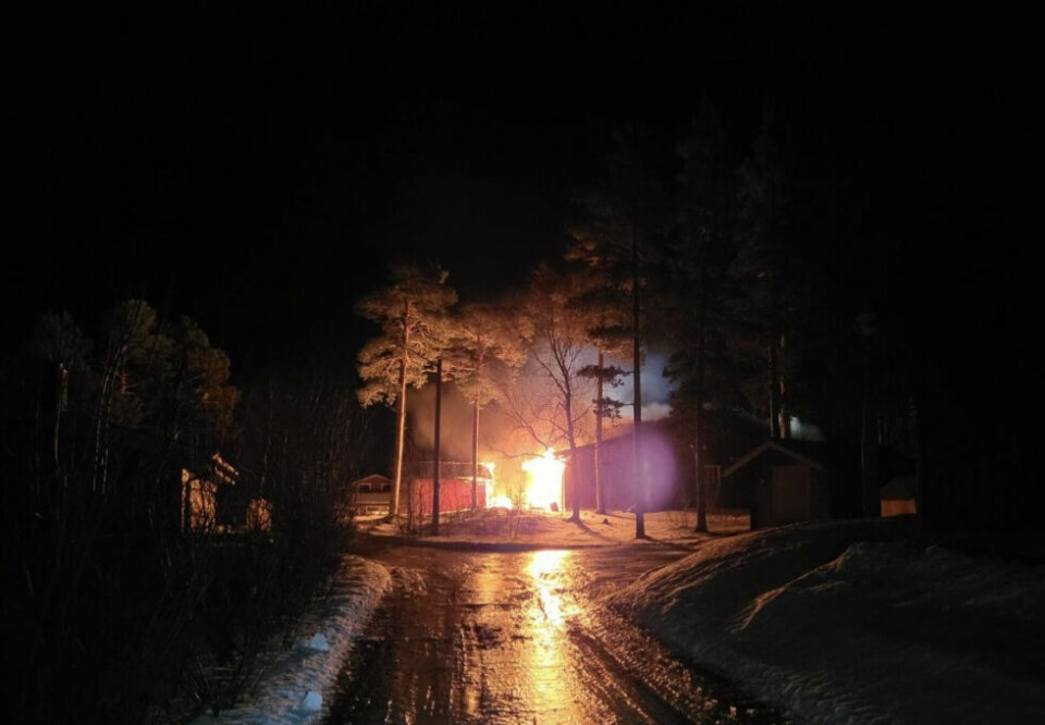 Hytta brant helt ned natt til lørdag. Hytta brant helt ned natt til lørdag. Foto: Tipser