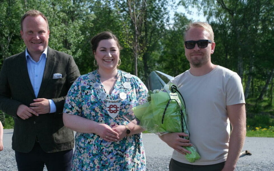 ÅPNING. statssekretær i justisdepartementet Hans-Petter Aasen (Sp) var med på åpningen sammen med ordfører Marlen Rendall Berg og Ole Martin Hansen fra entreprenør PK Strøm. ÅPNING. statssekretær i justisdepartementet Hans-Petter Aasen (Sp) var med på åpningen sammen med ordfører Marlen Rendall Berg og Ole Martin Hansen fra entreprenør PK Strøm. Foto: Ida Bjørkquist