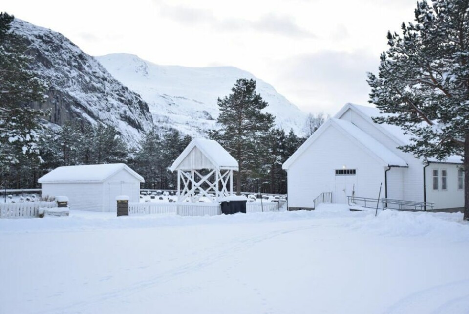 AVLYST. I Mørsvikbotn kapell skulle det være gudstjeneste søndag og åpen krike mandag, men nå blir begge arrangement avlyst på grunn av korona-smitte. AVLYST. I Mørsvikbotn kapell skulle det være gudstjeneste søndag og åpen krike mandag, men nå blir begge arrangement avlyst på grunn av korona-smitte. Foto: Eva S. Winther