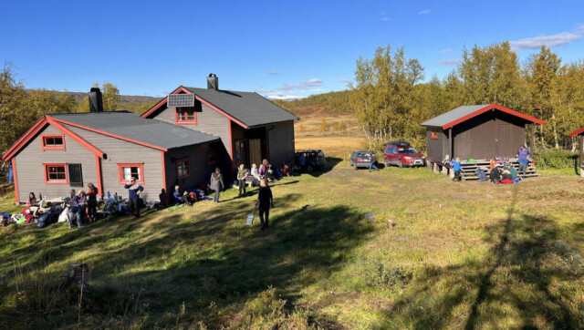 IDYLLISK. Man kan skjønne at elever og lærere gjerne byttet klasserommene med dette i et par dager. IDYLLISK. Man kan skjønne at elever og lærere gjerne byttet klasserommene med dette i et par dager. Foto: Espen Johansen