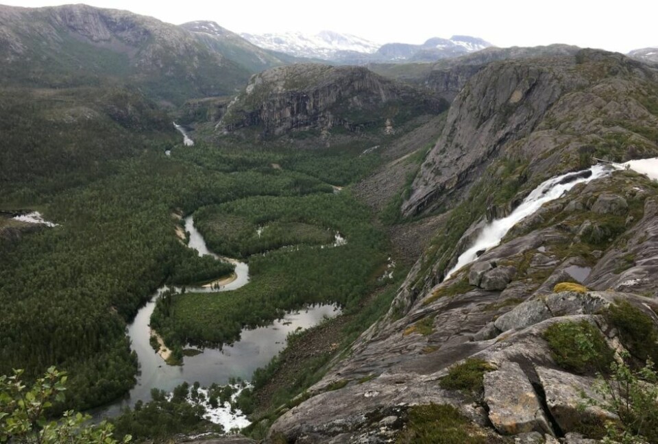 DRAMATISK. I Rago nasjonalpark er naturen tidvis dramatisk. Det er også handlingen i bokserien til Tor Egil Kvalnes fra Bodø, som har lagt mye av handlingen til nasjonalparken. DRAMATISK. I Rago nasjonalpark er naturen tidvis dramatisk. Det er også handlingen i bokserien til Tor Egil Kvalnes fra Bodø, som har lagt mye av handlingen til nasjonalparken. Foto: Eva S. Winther