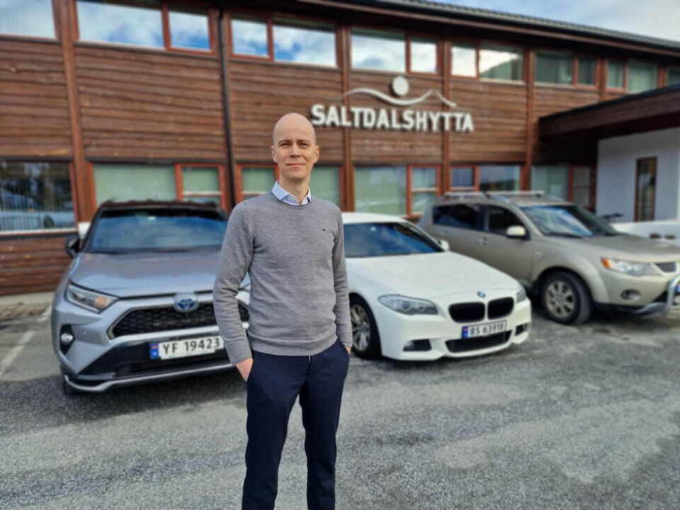 SVIKT I SALGET. Saltdalshytta får merke virkningene av at salget av fritidsboliger har gått betydelig ned. Kenneth Strømsnes som leder fabrikken på Rusånes ser ikke noe annet valg enn å nedbemanne. SVIKT I SALGET. Saltdalshytta får merke virkningene av at salget av fritidsboliger har gått betydelig ned. Kenneth Strømsnes som leder fabrikken på Rusånes ser ikke noe annet valg enn å nedbemanne. Foto: Privat