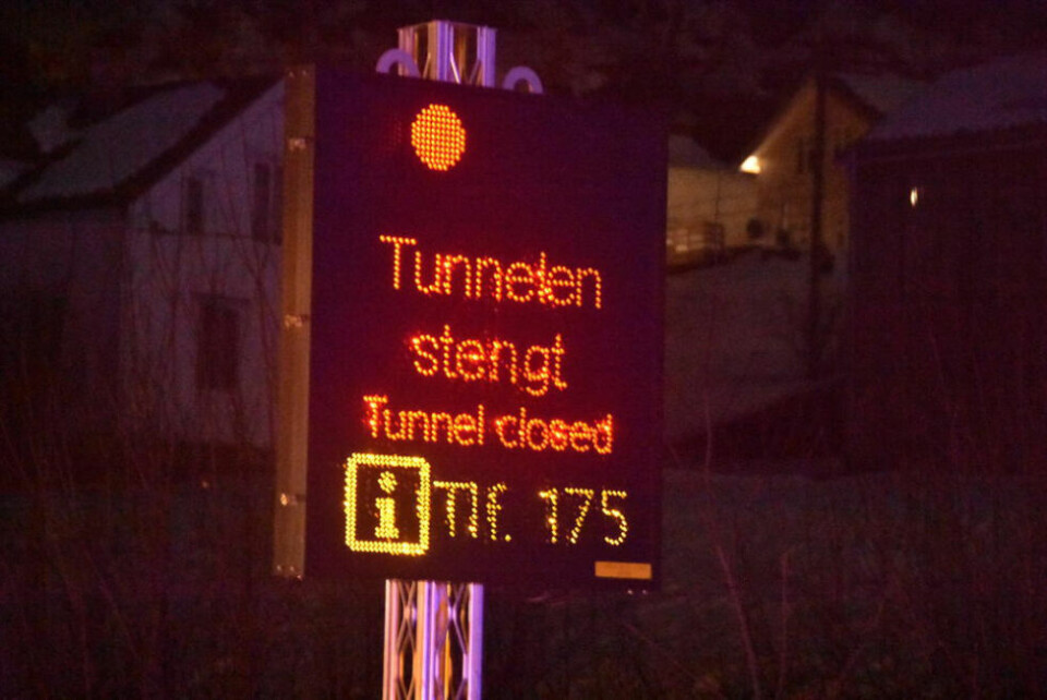 SKILT. Følg med på skiltene SKILT. Følg med på skiltene Foto: Sylvia Bredal