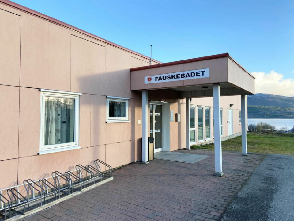 STENGT. Hærverk og innbrudd på Fauskebadet gjør at det må holde stengt på ubestemt tid. STENGT. Hærverk og innbrudd på Fauskebadet gjør at det må holde stengt på ubestemt tid. Foto: Kenneth Strømsvåg