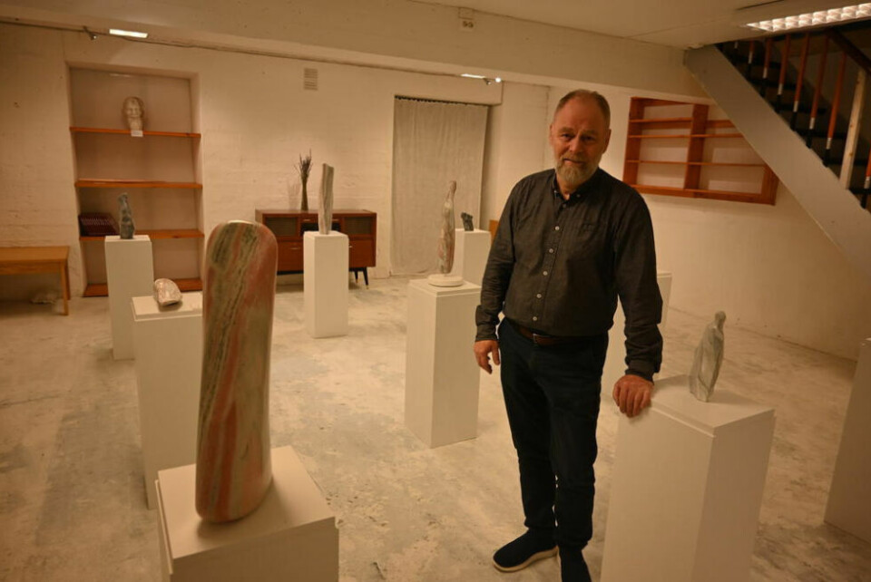 KUNST. Og i kjelleren har Ken-Ole Men stilt ut mange av sine skulpturer. KUNST. Og i kjelleren har Ken-Ole Men stilt ut mange av sine skulpturer. Foto: Stig Bjørnar Karlsen