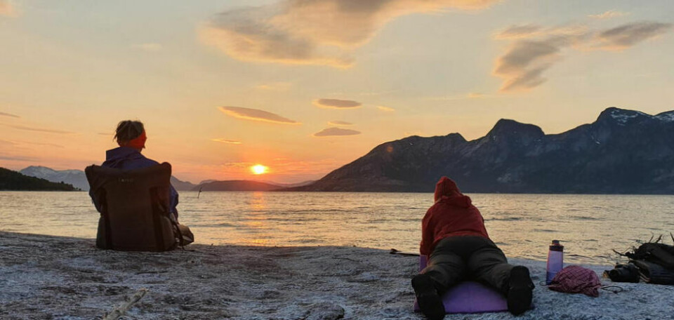 RO I SINNET. Kveldssol over fjellene i Steigen. RO I SINNET. Kveldssol over fjellene i Steigen.