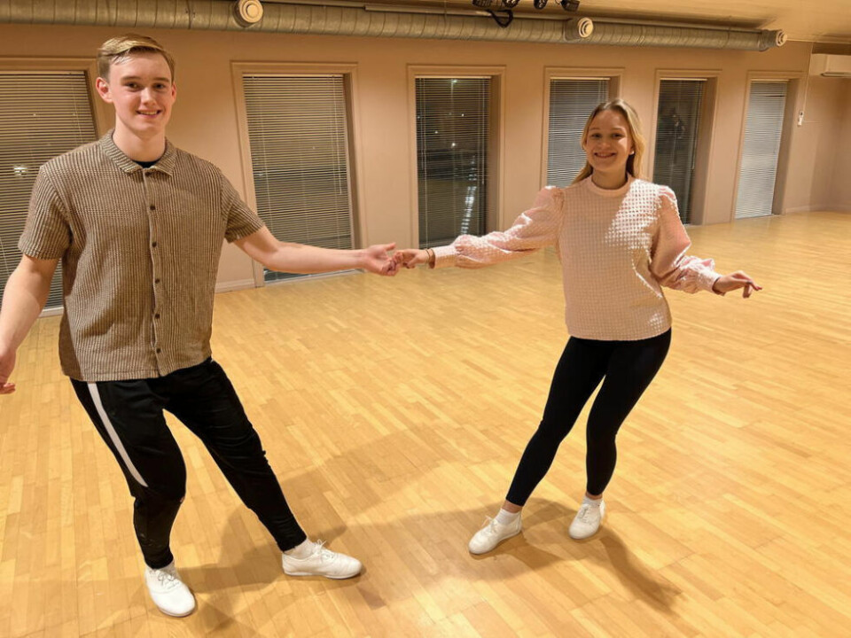 I VERDENSTOPPEN. Thobias Jacobsen og Martine Bjørnstad Karlsen er verdens neste beste juniorer i Swing Boogie Woogie. Nå forbereder de seg til verdenscup i Sveits og WC-finaler i Praha i Tsjekkia. Neste år skal de konkurrere i voksenklassen, en utfordring de slett ikke ser mørkt. på. I VERDENSTOPPEN. Thobias Jacobsen og Martine Bjørnstad Karlsen er verdens neste beste juniorer i Swing Boogie Woogie. Nå forbereder de seg til verdenscup i Sveits og WC-finaler i Praha i Tsjekkia. Neste år skal de konkurrere i voksenklassen, en utfordring de slett ikke ser mørkt. på. Foto: Espen Johansen