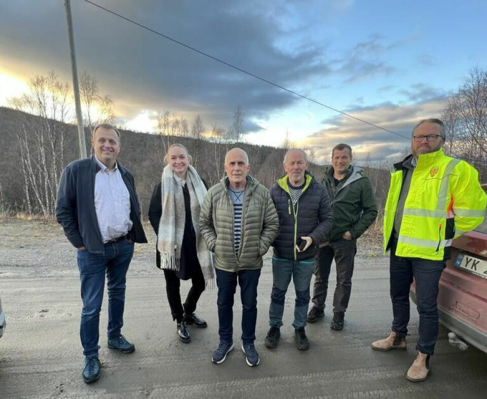 PÅ BEFARING. Arne Quist Christensen, Elin Vaagan og Rune Myrland fra Telenor, ordfører Rune berg, Leif Oskar Strøm og Tom Johannesen, Saltdal kommune. Terje Furumo fra Saltdal kommunes administrasjon har også stått på for saken, men er ikke med på bildet. PÅ BEFARING. Arne Quist Christensen, Elin Vaagan og Rune Myrland fra Telenor, ordfører Rune berg, Leif Oskar Strøm og Tom Johannesen, Saltdal kommune. Terje Furumo fra Saltdal kommunes administrasjon har også stått på for saken, men er ikke med på bildet. Foto: Privat